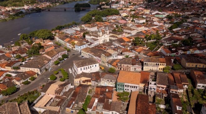 Conectar Cultural lança livro multimídia trilíngue sobre manifestações culturais do Recôncavo Baiano