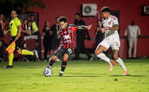 Barradão em clima de decisão: Vitória recebe o Internacional em duelo importante pelo Brasileirão