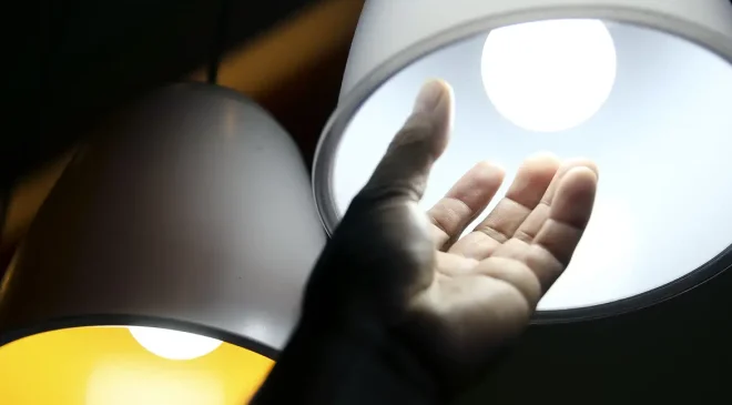 Bandeira tarifária das contas de luz segue amarela em julho