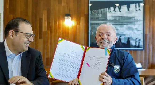 Lula sanciona lei que garante renovação automática da CNH