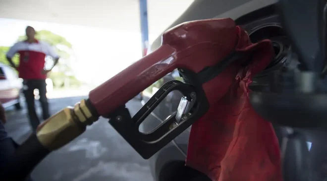 Governo federal inicia retirada gradual de subsídios aos combustíveis