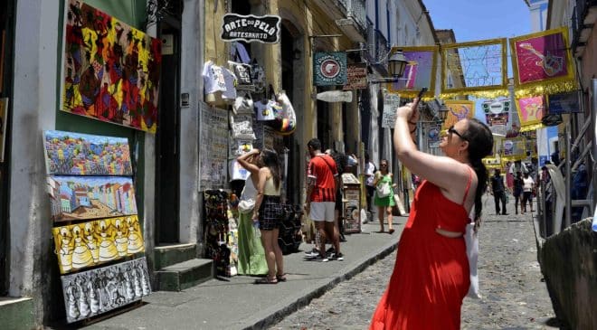 Fluxo de visitantes e receita turística crescem em Salvador no mês de maio em comparação com 2025