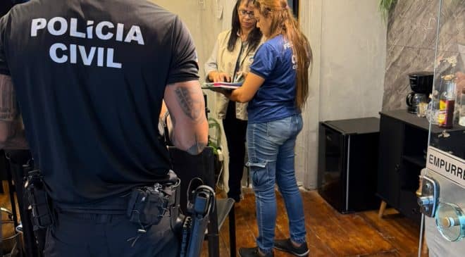 Operação da Codecon apreende 50 celulares e mais de 300 acessórios irregulares em shoppings de Salvador