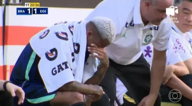 Wesley sai contudido contra o Egito mas deve seguir na Seleção