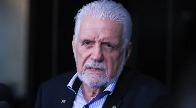 Senador Jaques Wagner anuncia saída da liderança do governo