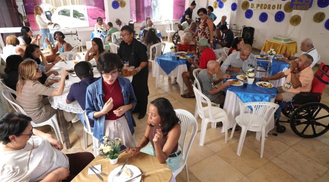 Abrigo Dom Pedro II celebra 139 anos com almoço especial para idosos