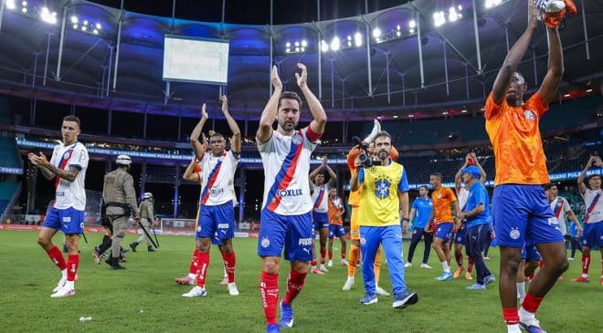 Bahia não joga bem, mas vence Chapecoense e fica perto do G-4