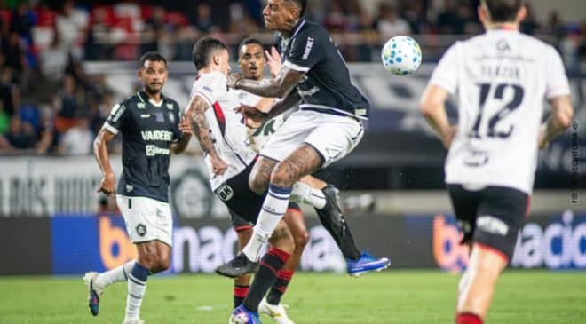 Vitória perde para o Remo e conyonua sem vencer fora de casa