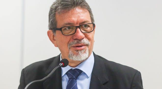 Afonso Florence diz que ACM Neto não convence e reúne uma “moquequinha” no interior