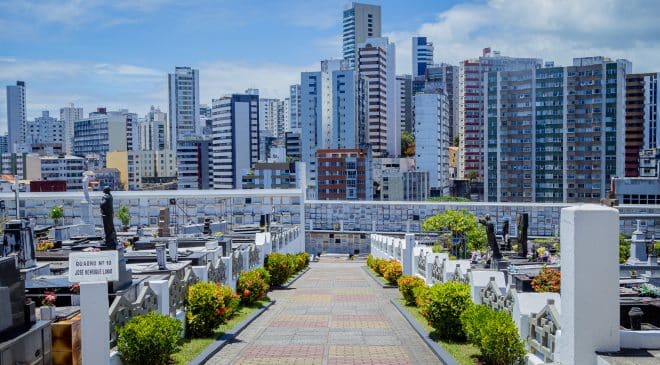 Contrato, carência e cobertura devem ser avaliados antes da contratação de plano funerário