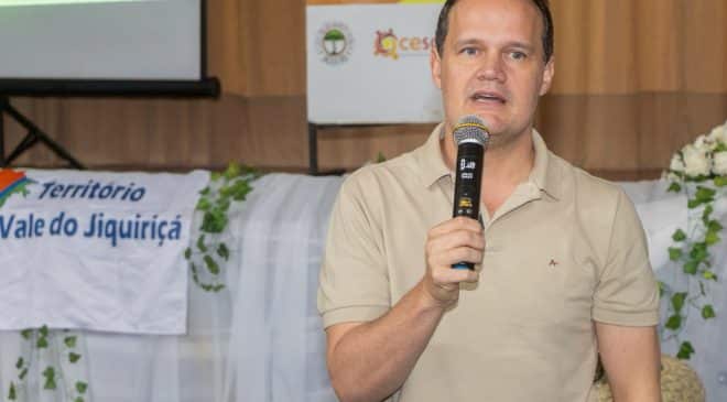 Júlio Pinheiro diz que enquanto Jerônimo faz política olhando no olho, ACM Neto evita contato até com aliados