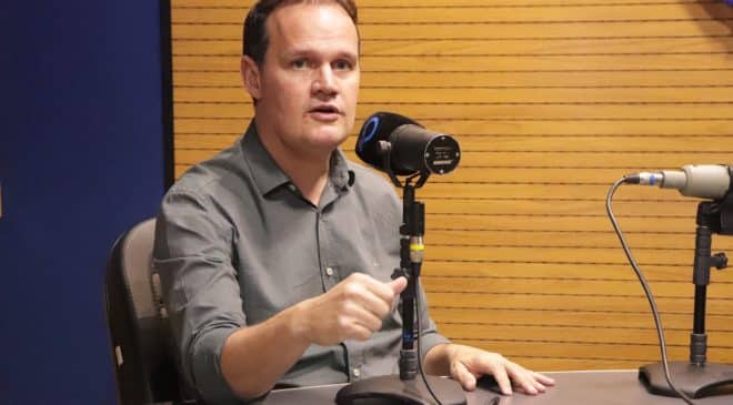 Júlio Pinheiro critica oposição por empregar oito ex-gestores na Prefeitura de Salvador