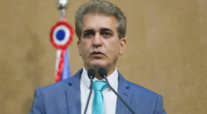 Robinson Almeida defende Embasa das críticas de ACM Neto e diz que candidato faz campanha pela privatização