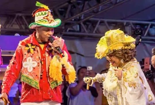 Cantora Alcione cai em palco no Maranhão e atualiza estado de saúde