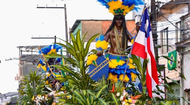 População lota as ruas do Centro Histórico de Salvador para celebrar a Independência do Brasil na Bahia