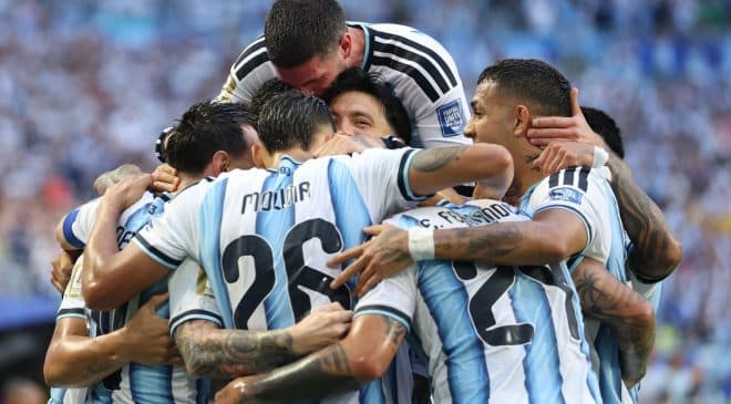 Argentina quase tropeça, mas avança às oitavas após vencer Cabo Verde na prorrogação