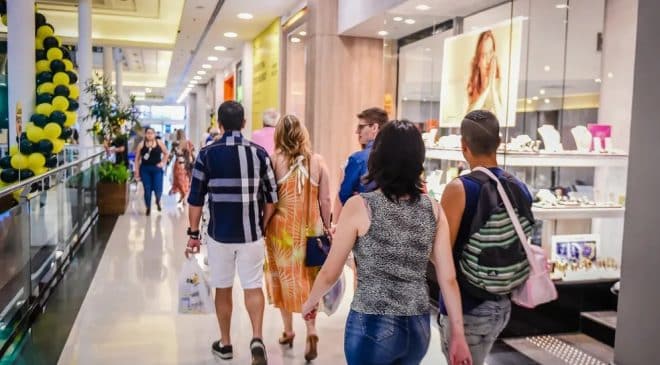 Acordo regulamenta trabalho no comércio em feriados