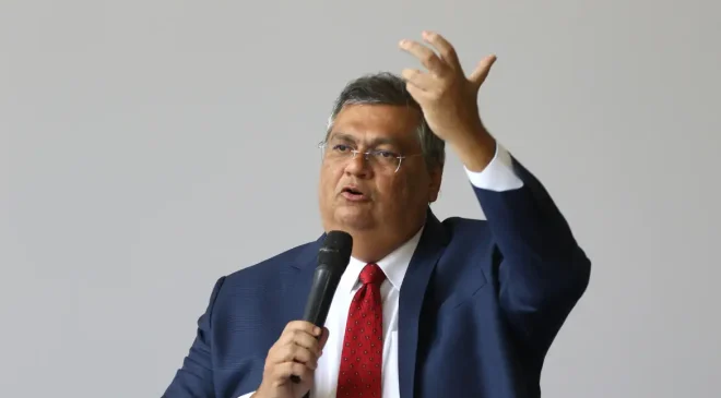 Ministro Flávio Dino bloqueia R$ 119 milhões de Valdemar por suspeitas em emendas