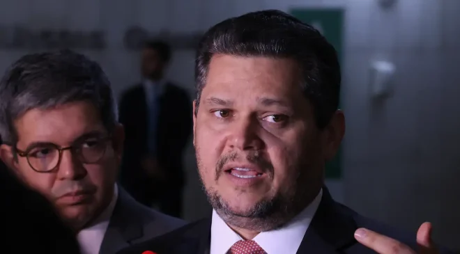 Senador Davi Alcolumbre envia PEC do fim da escala 6×1 para CCJ do Senado