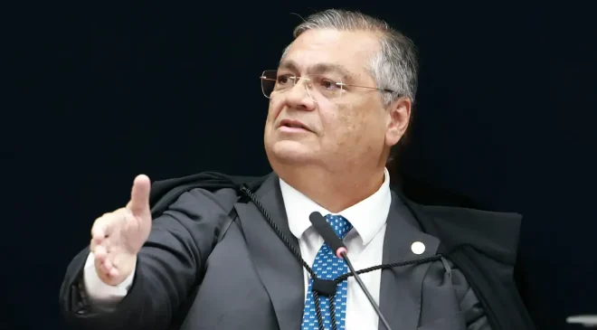Ministro Flávio Dino anula emendas indicadas por dirigentes partidários sem mandato