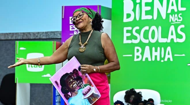Bienal nas Escolas leva autores da literatura para estudantes da rede municipal de Salvador