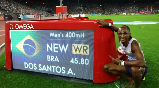 Alison dos Santos quebra recorde mundial dos 400m com barreiras