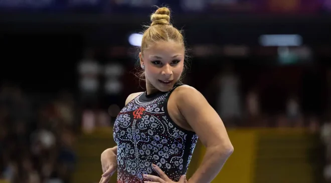 Flávia Saraiva fatura ouro na trave e no solo no Campeonato Brasileiro
