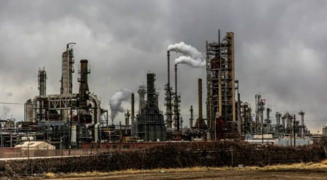 Intenção de investir da indústria brasileira atinge menor nível de 2026