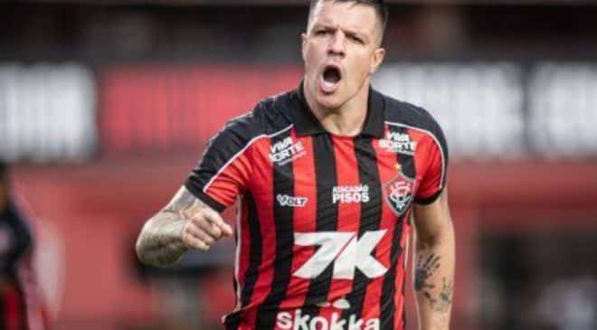 Renato Kayzer artilheiro do Vitória recusa renovação e tem futuro indefinido