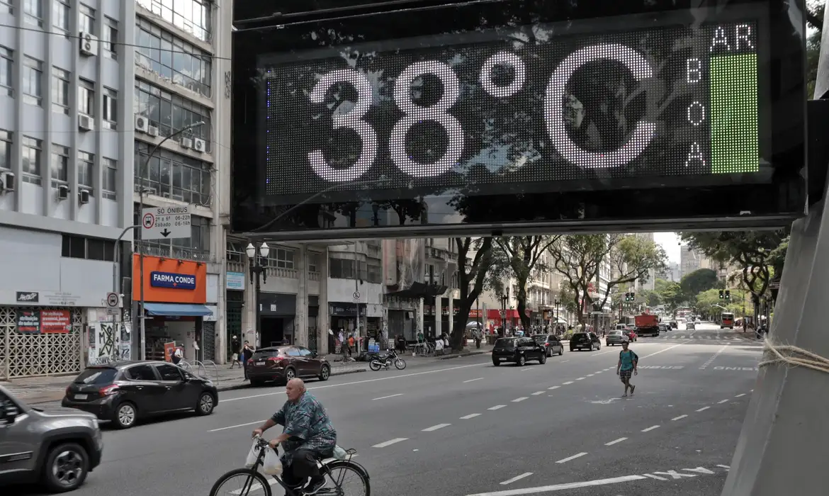 Brasil cria plano para emergências na saúde por mudanças climáticas