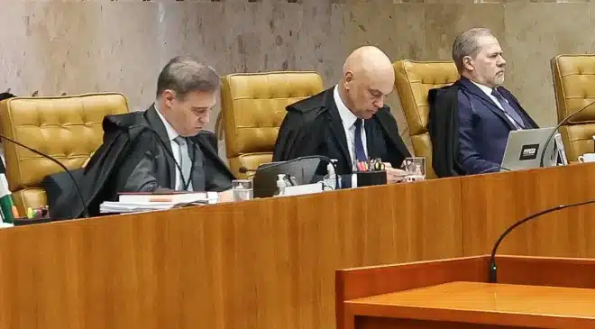O ministro André Mendonça do STF acusa Alexandre de Moraes de direcionar investigação no STF