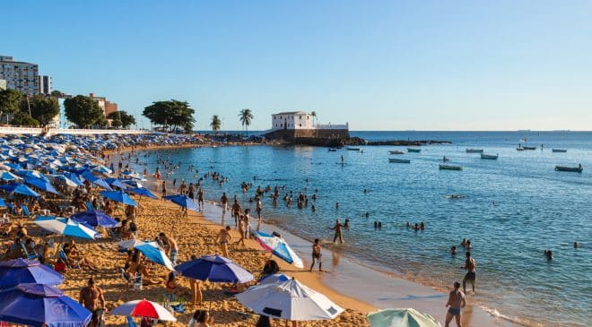 Prefeitura de Salvador inicia instalação de boias de delimitação de área de banho no Porto da Barra nesta terça (1º)