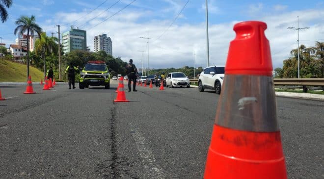 Mega blitz na BR-324 com ações educativas marca Semana Nacional de Trânsito em Salvador