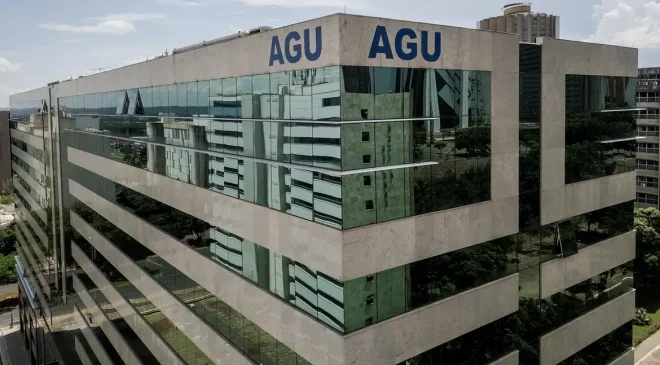 AGU pede suspensão imediata do afastamento de diretor-geral da PF