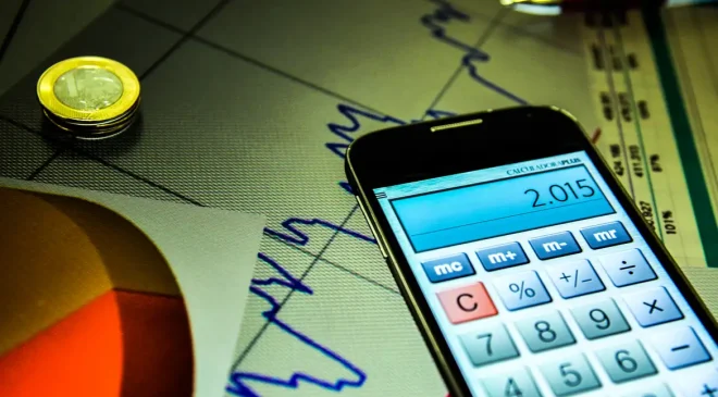 Economia brasileira encolhe 0,4% em julho e sinaliza desaceleração