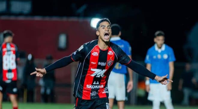 Vitória vence o Grêmio e fica mas longe da zona de rebaixamento