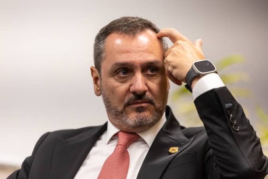 Fachin dá 72 horas para Mendonça responder a pedido da AGU contra afastamento de diretor da PF