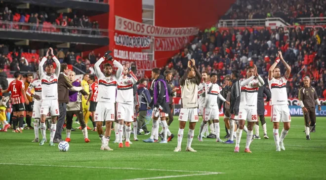 Flamengo sobrevive na Libertadores com empate sem gols na Argentina