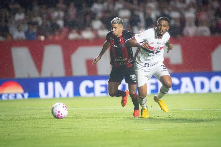 Vitória joga bem, mas perde para o São Paulo