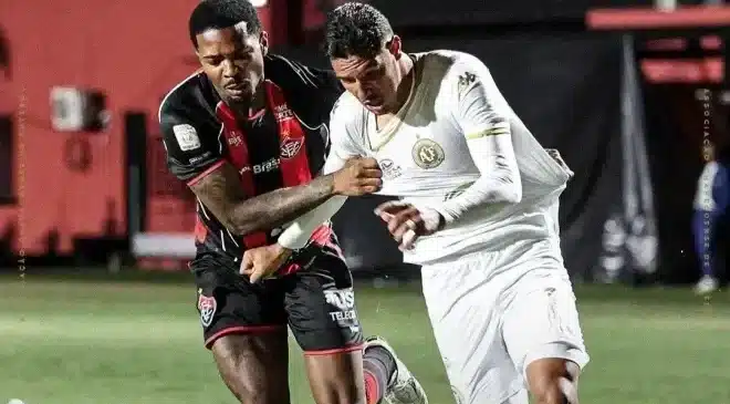 Vitória goleia a Chapecoense por 4 a 0 e torcida volta a acreditar no time
